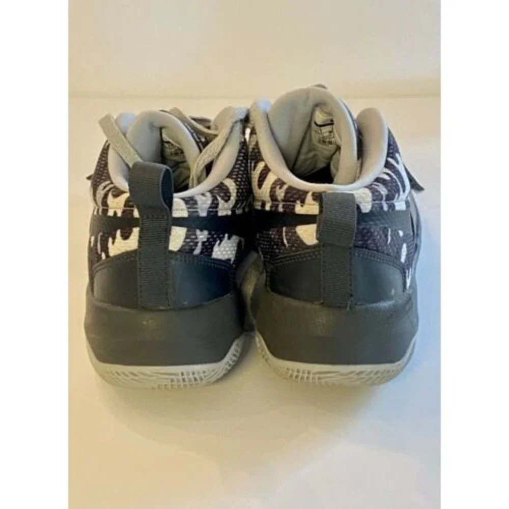 Nike Boys Hustle D 8 881941-010‎ Black Gray Basketball Shoes Sneakers Size 7Y